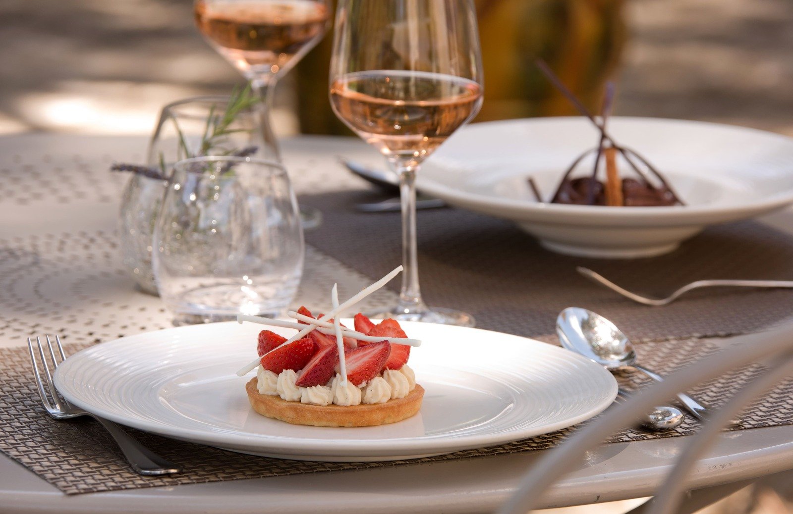 Luxury boutique hotel Benvengudo 4 stars Les Baux-de-Provence France dessert restaurant